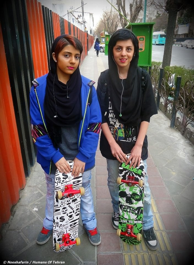 Meninas em Teera andam de skate
