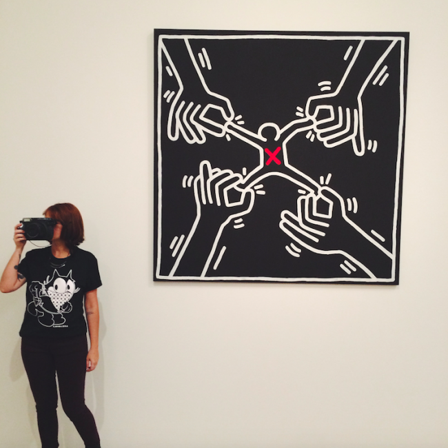 Pé na estrada: De camiseta Cavalera na exposição do Keith Haring